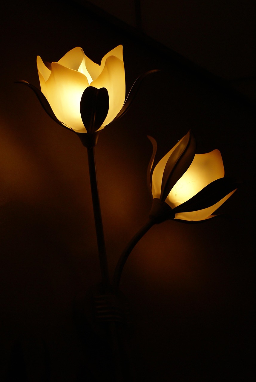Flower shaped lamp
